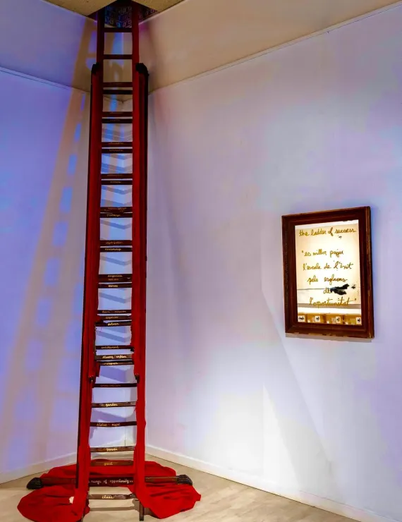 L’escala de l’èxit acaba  en una sala de pànic | © Michelle Wilson L’escala de l’èxit acaba  en una sala de pànic | © Michelle Wilson